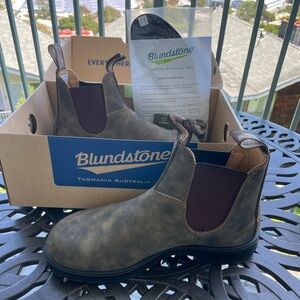 NEVER WORN MENS 585 BLUNDSTONES